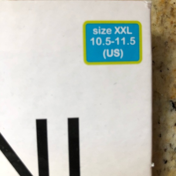 🌻 4/$25 Roxoni Plush Slippers - Picture 2 of 2